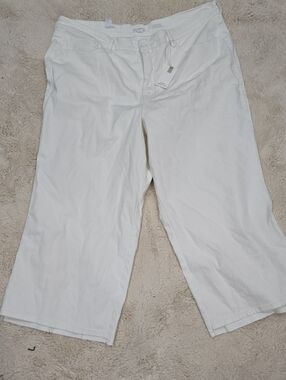 Good American White Cropped Chino Pants